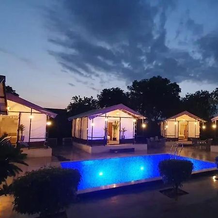 Luxury Farmhouse In Chhatarpur With Pool Nowe Delhi Zewnętrze zdjęcie