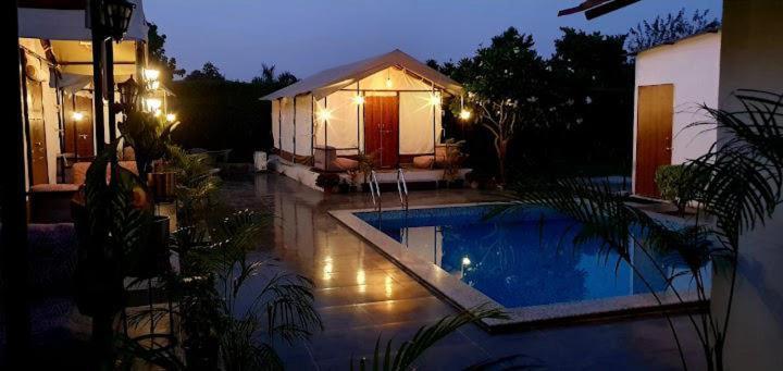 Luxury Farmhouse In Chhatarpur With Pool Nowe Delhi Zewnętrze zdjęcie