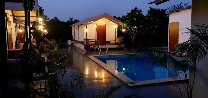 Luxury Farmhouse In Chhatarpur With Pool Nowe Delhi Zewnętrze zdjęcie